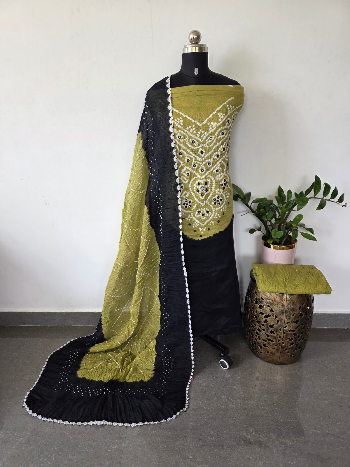 Handcrafted mirror bandhani cotton set -BN221