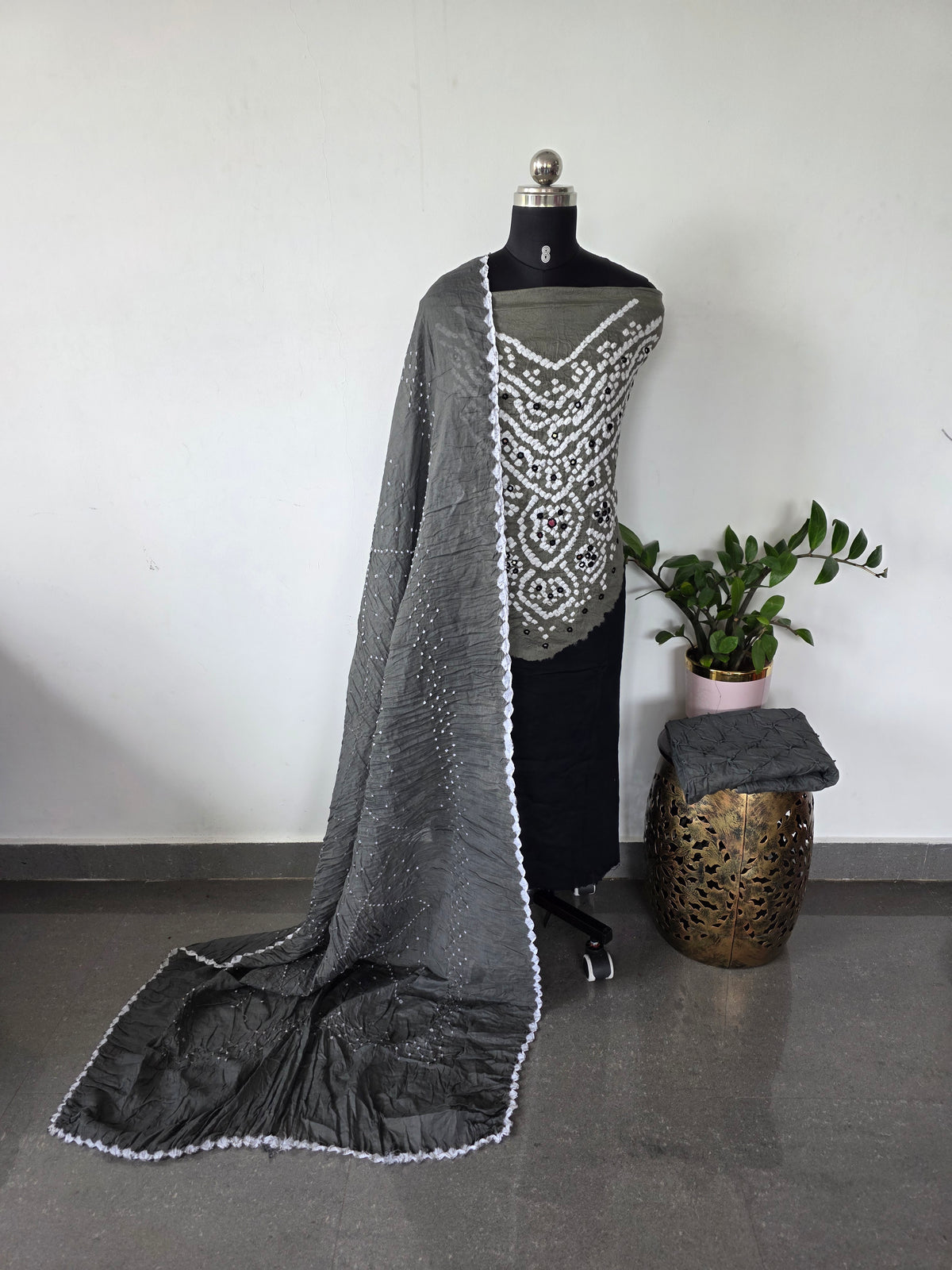 Handcrafted mirror bandhani cotton set -BN224