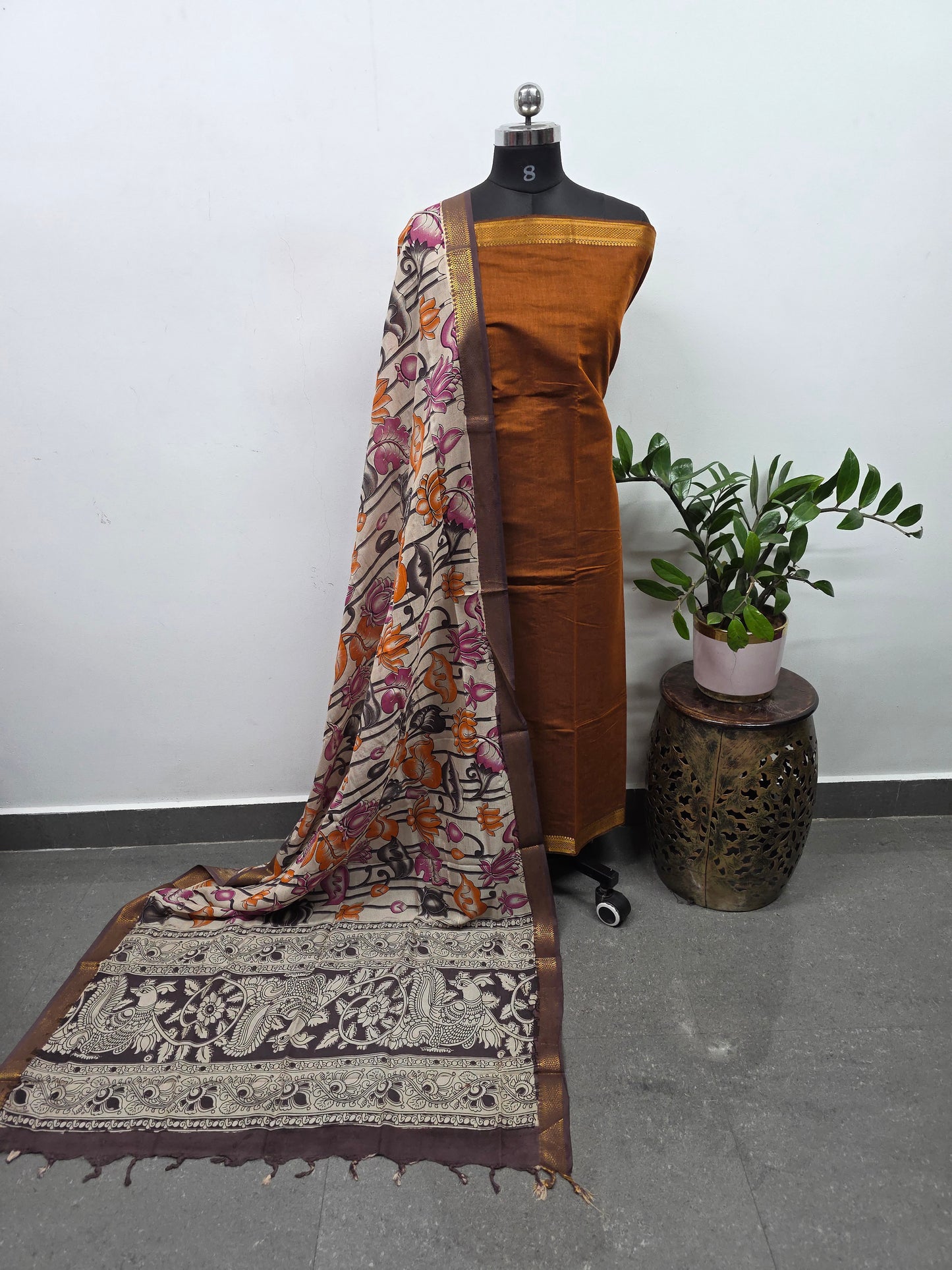 Earth & Loom - Mangalagiri cotton top with chennuri kalamkari silk shawl - MK35