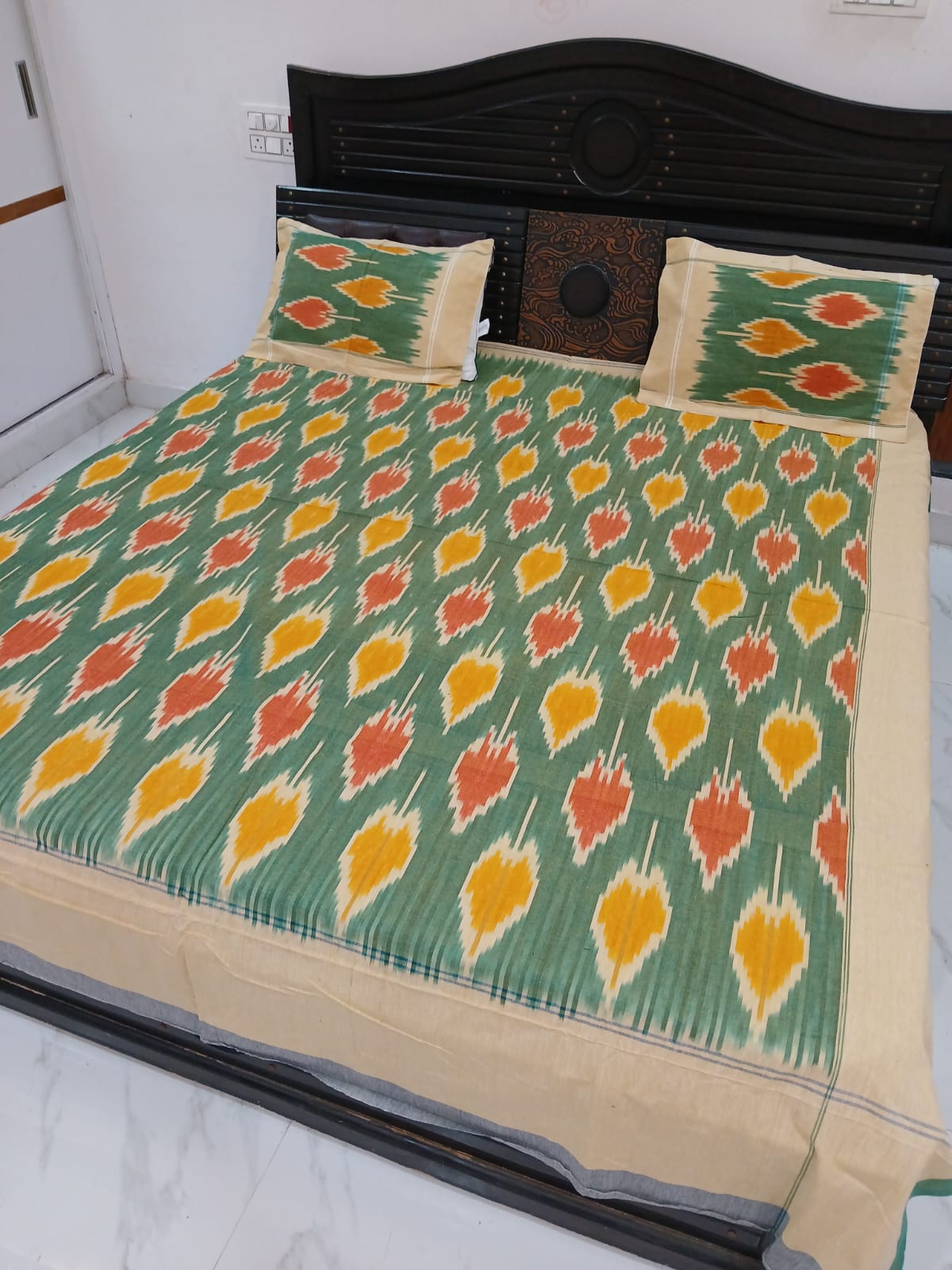 King size Warp ikkat bed sheet (90"*108" 2/40s bedsheet with 2 pillow covers ) - VN43