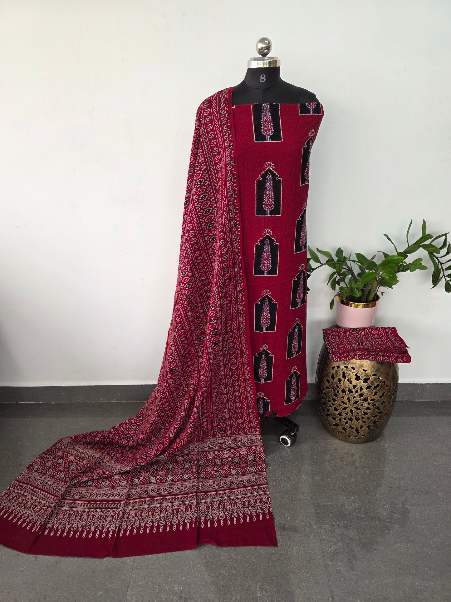 Handcrafted hakoba ajrakh cotton set - HZ116
