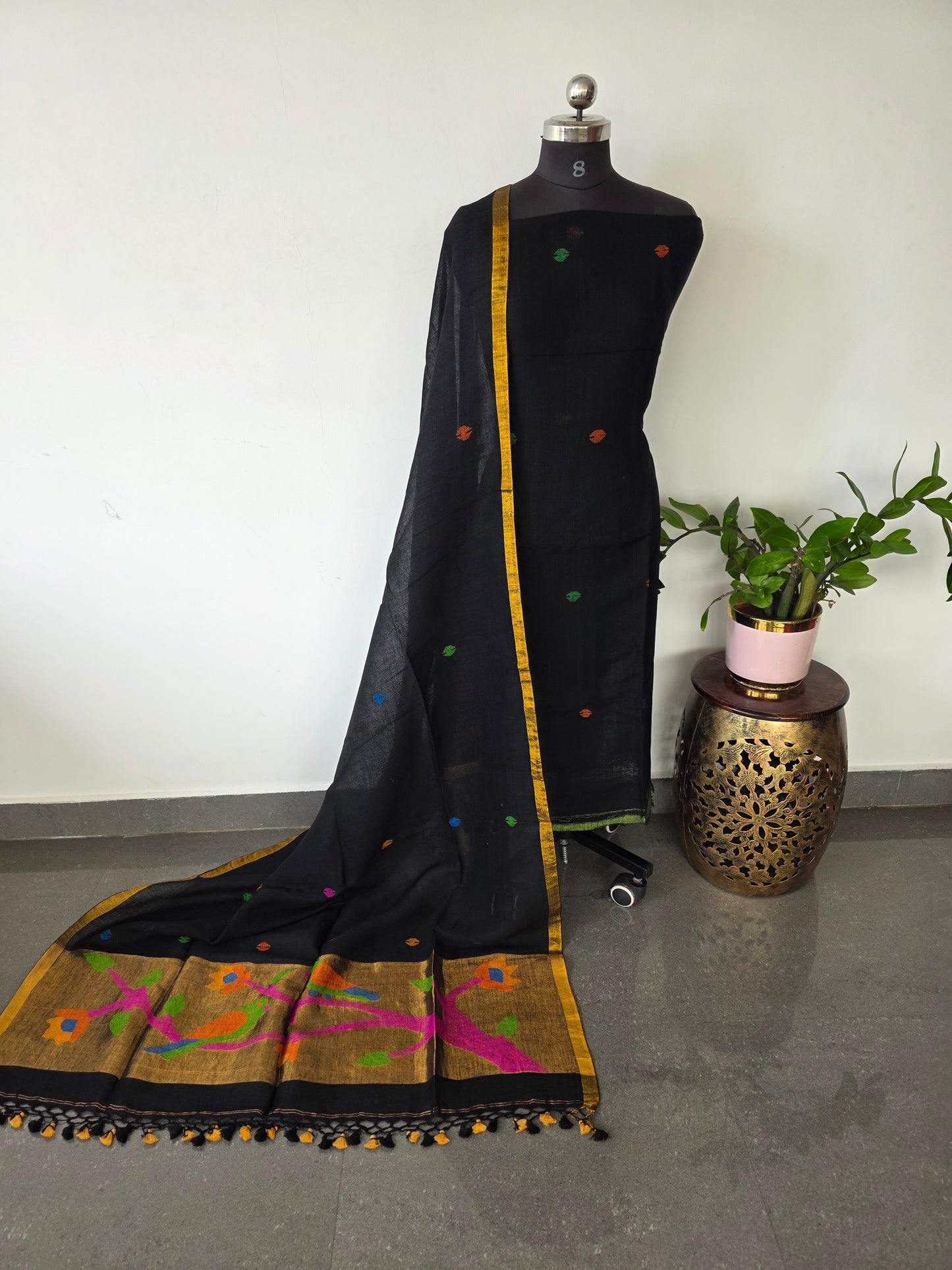 Premium handloom linen Paithani jamdhani set (black)- JMM321