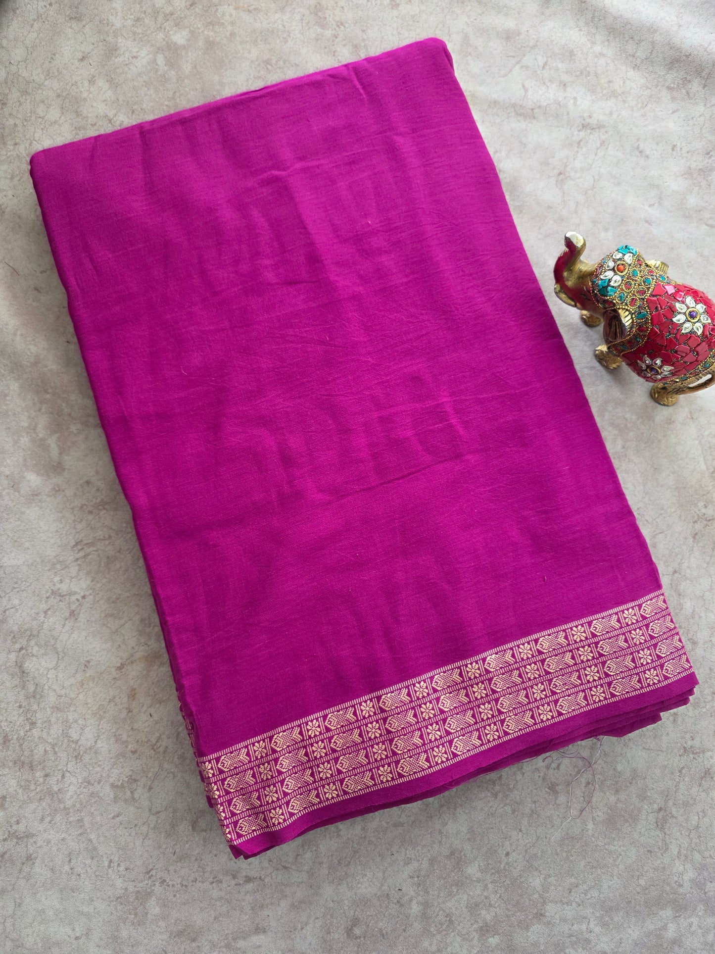 Prewashed South cotton running material with fish border - HRM395