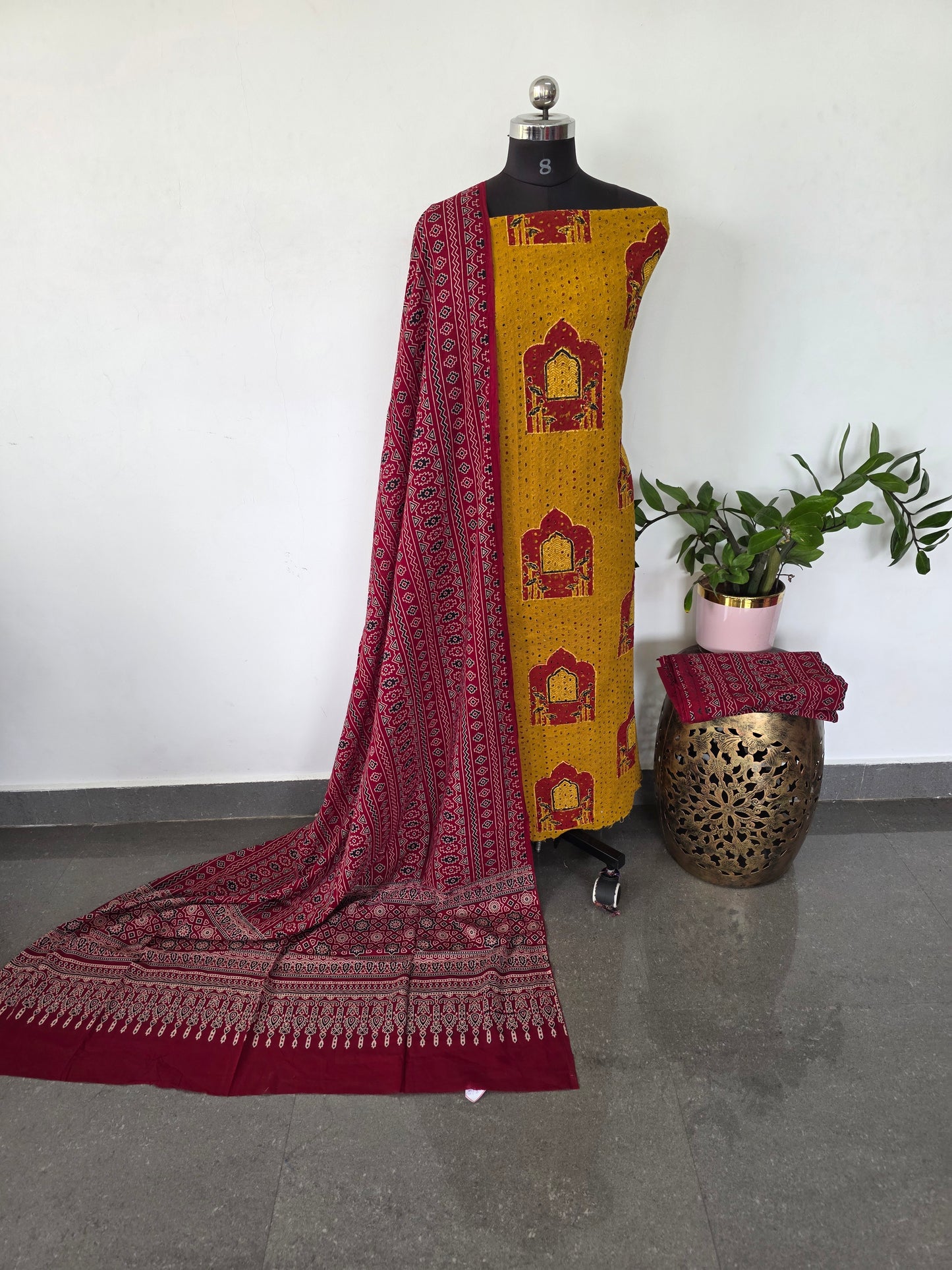 Handcrafted hakoba ajrakh cotton set - HZ124