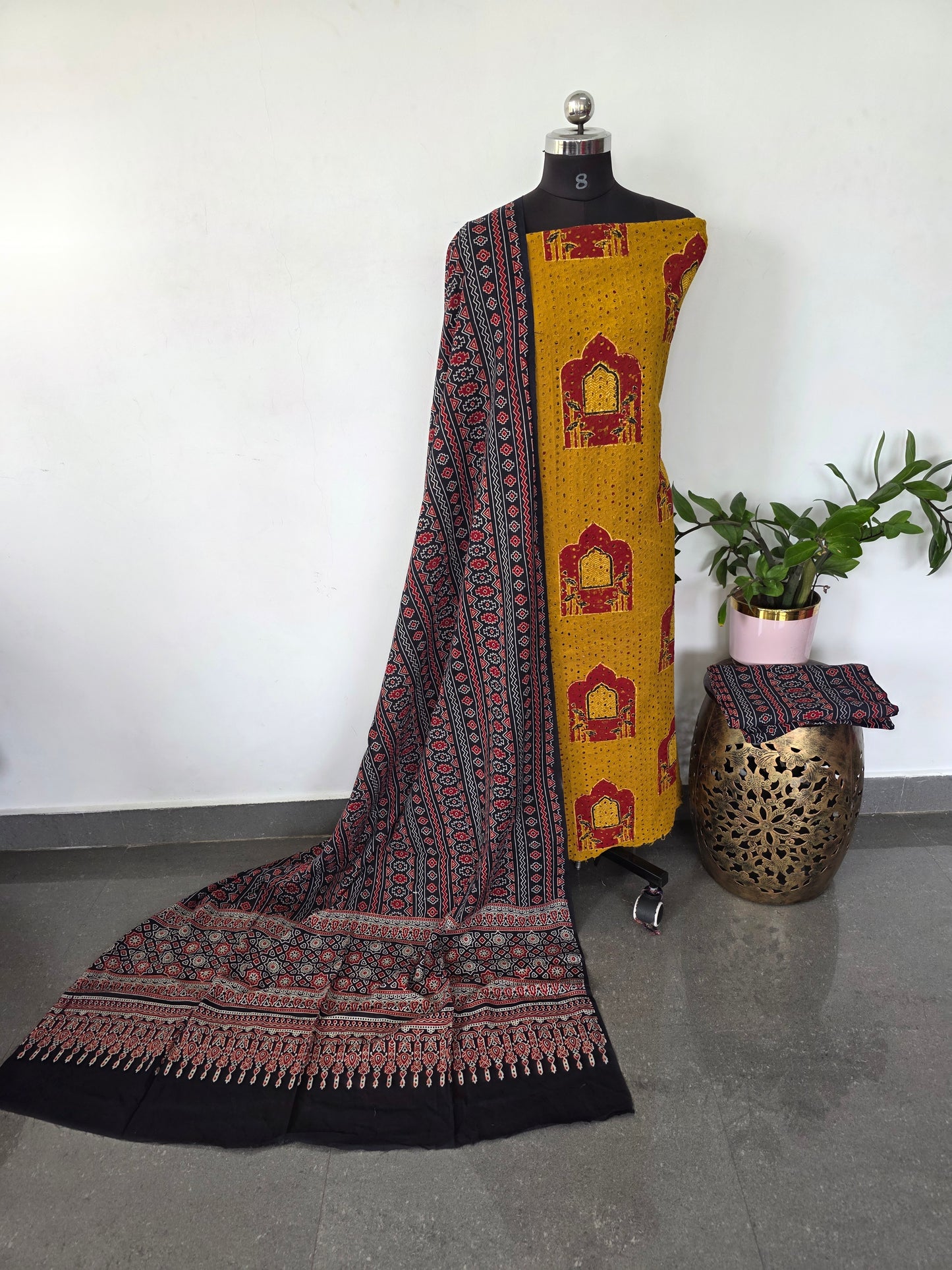 Handcrafted hakoba ajrakh cotton set - HZ123