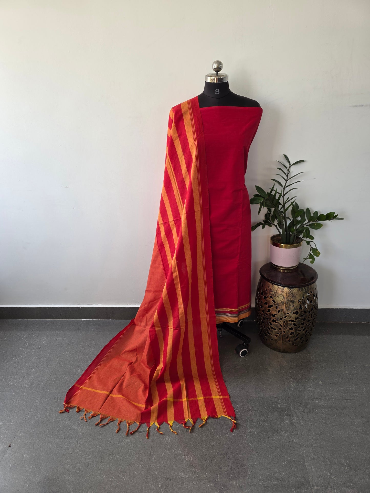 Handloom cotton with border set - UN21