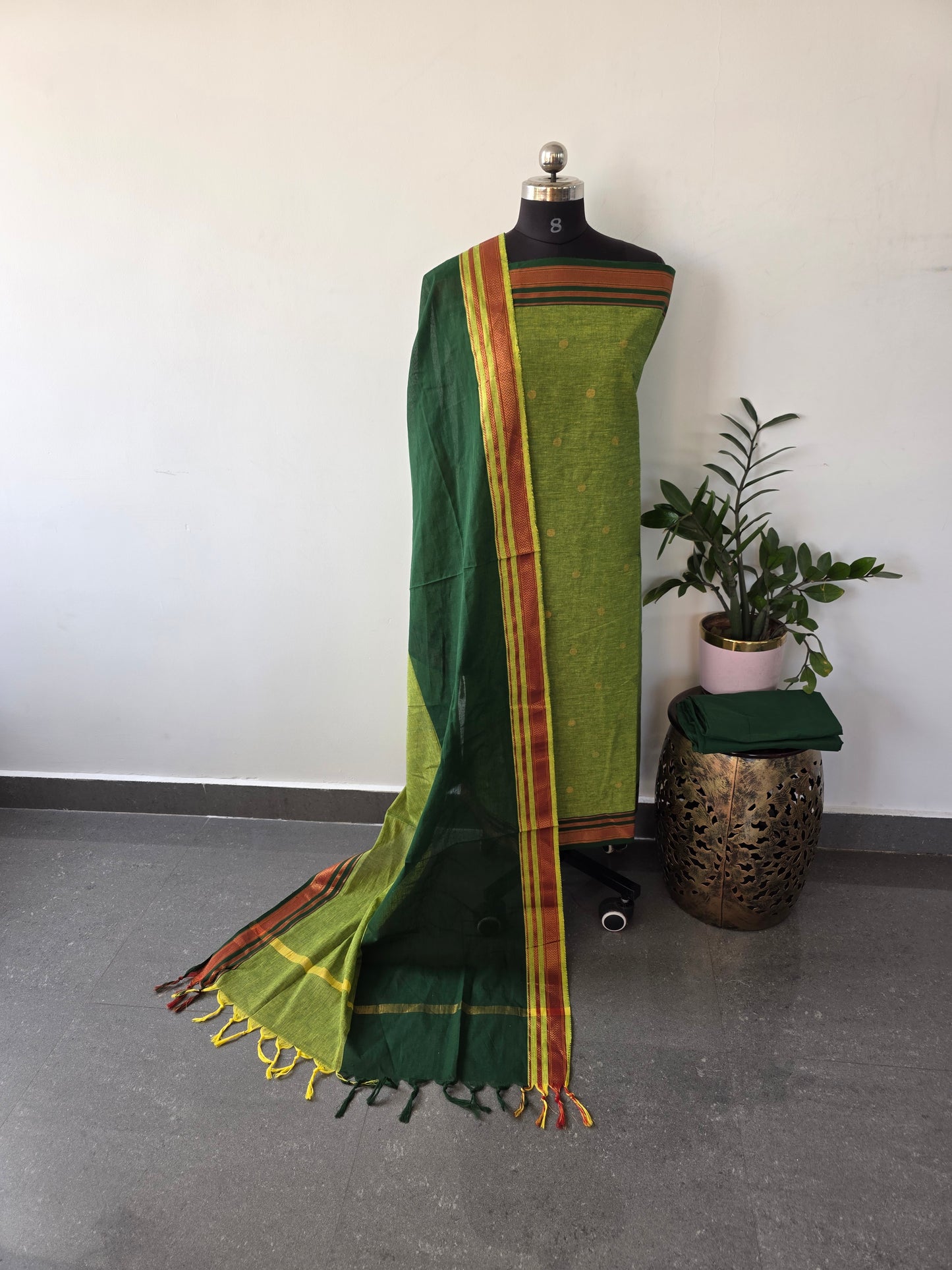 Handloom cotton with zari border - UN15