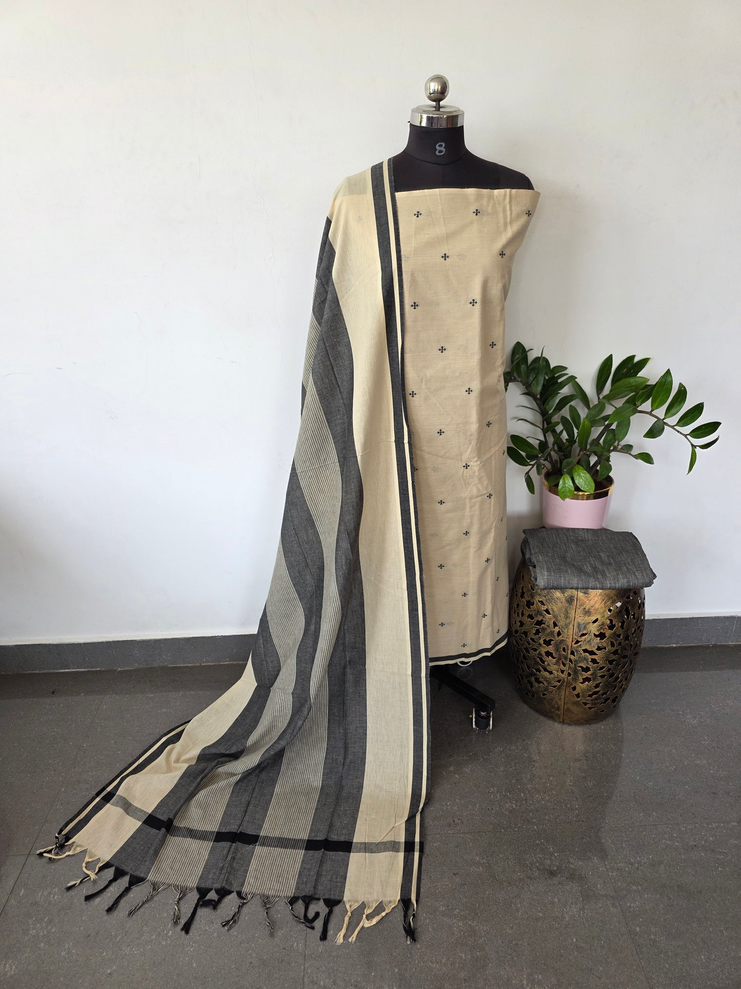 Prewashed South cotton set with jacquard butta - HJ90
