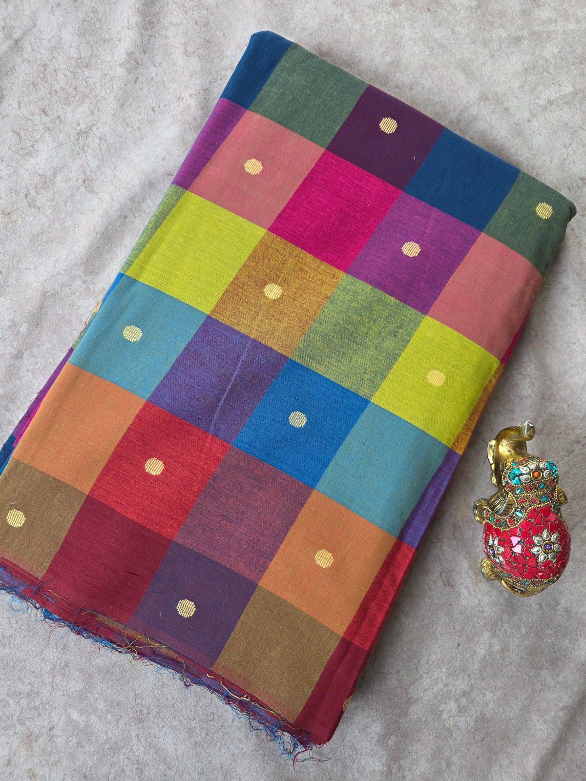 Madras kattam prewashed with butta weave fabric (4 inches*4 inches) -MD133