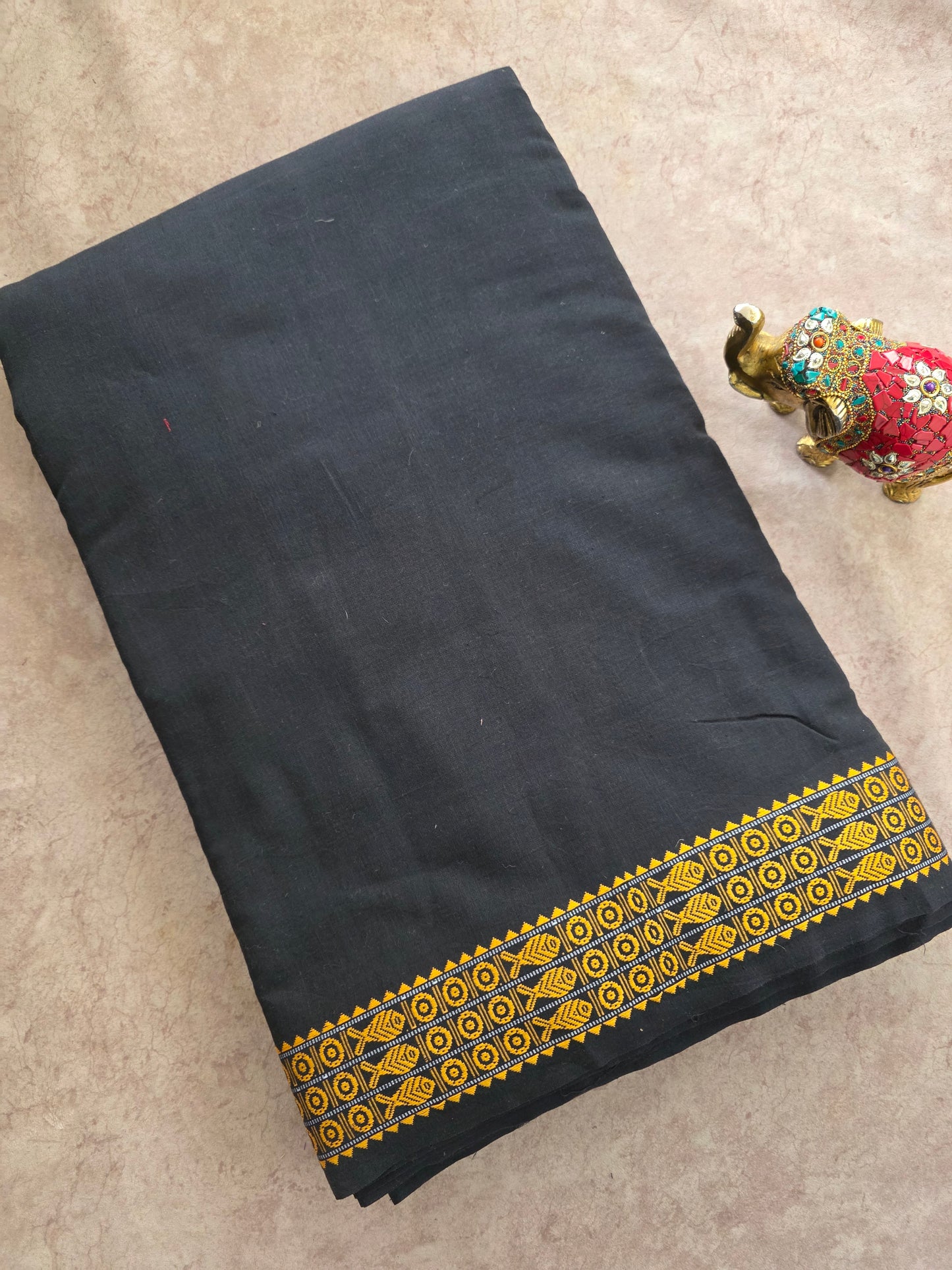 Prewashed South cotton running material with fish border - HRM397