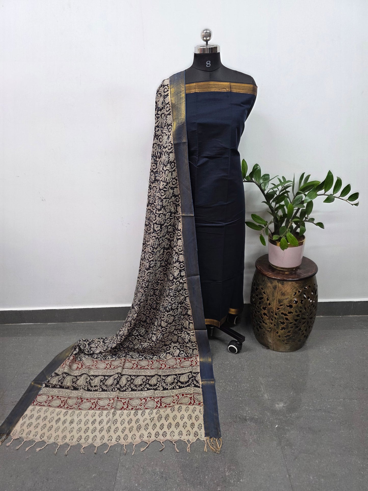 Earth & Loom - Mangalagiri cotton top with handblock chennuri kalamkari silk shawl (blue)- MK22