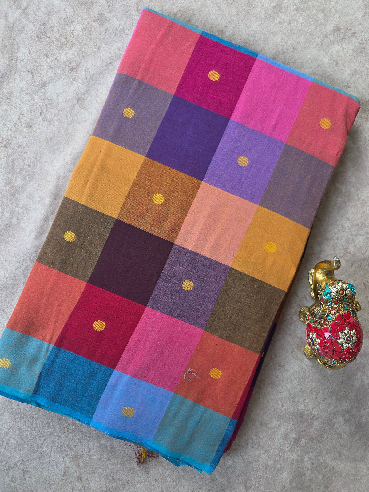 Madras kattam prewashed with butta weave fabric (4 inches*4 inches) -MD134