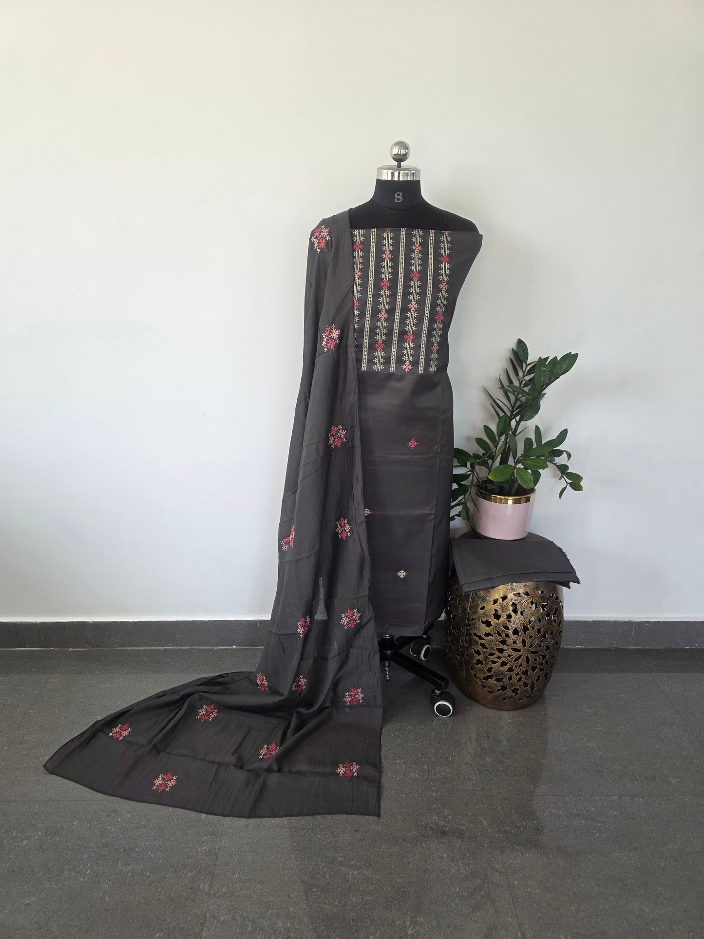Fancy embroidery silk set - CLA288