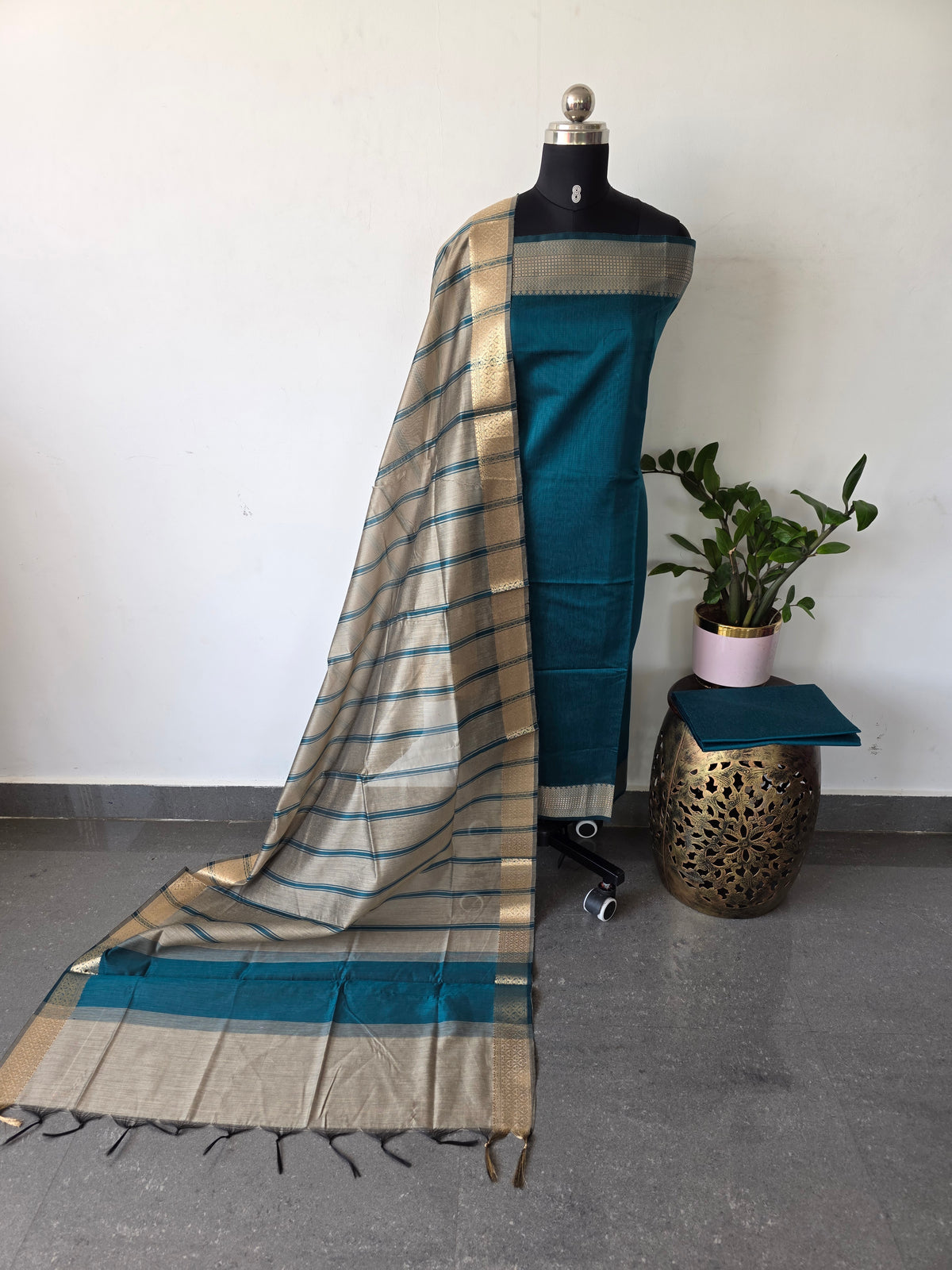 Banarasi silk set with mangalagiri border-DW20
