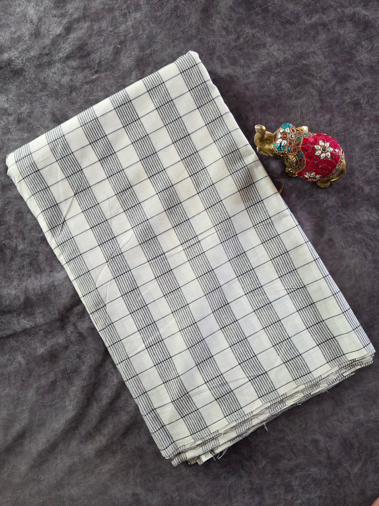 Prewashed Checked south cotton running material (0.5 mtrs) - HRM300