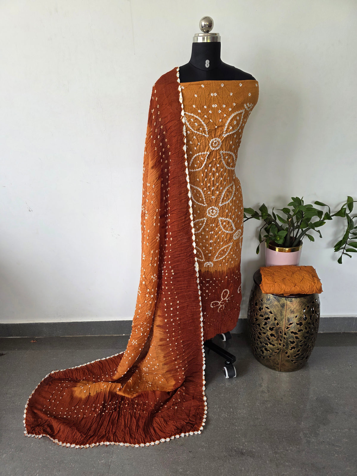 Handcrafted bandhani cotton set -B187