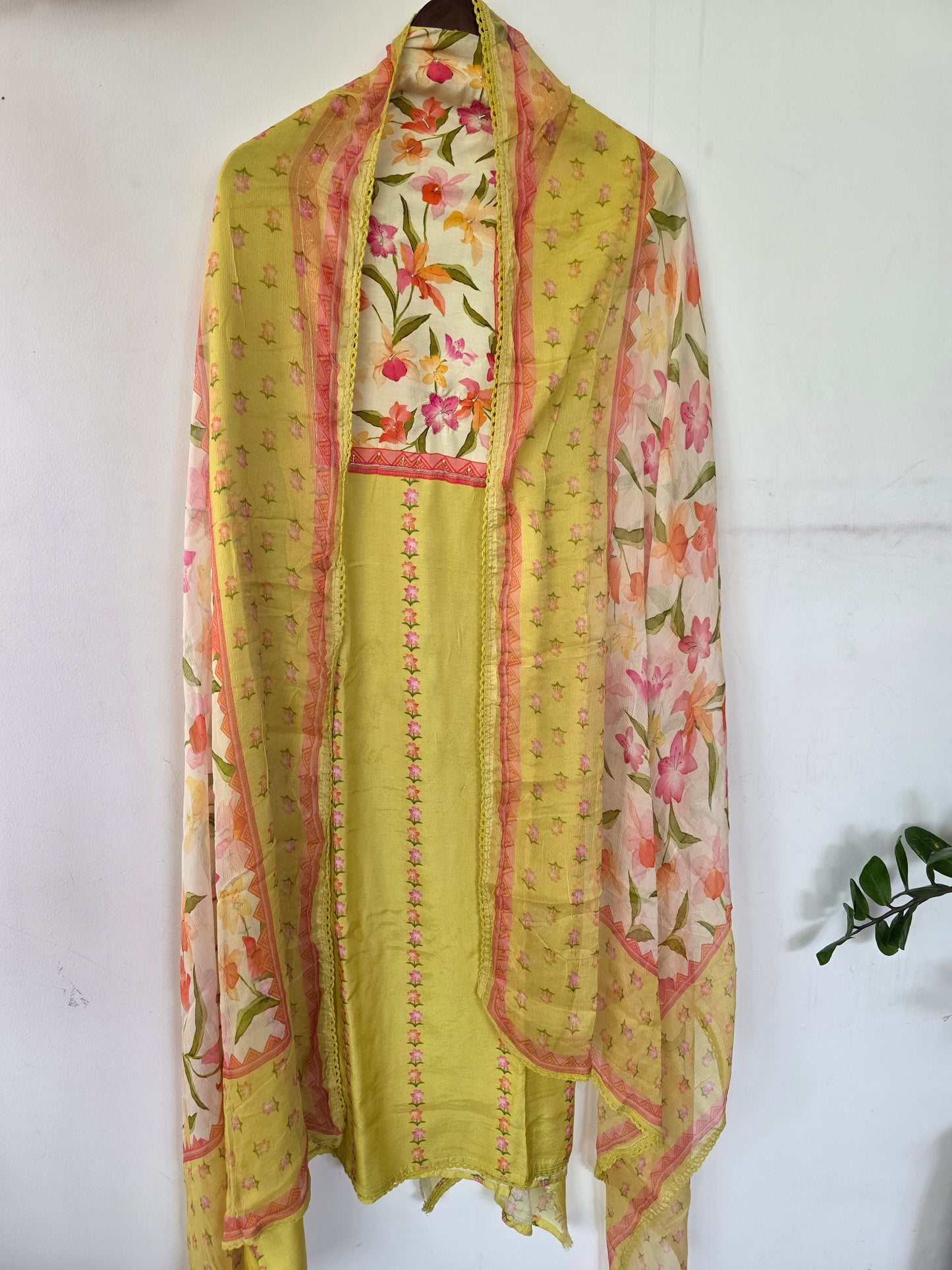 Floral Muslin silk set with pure chiffon shawl-VM51
