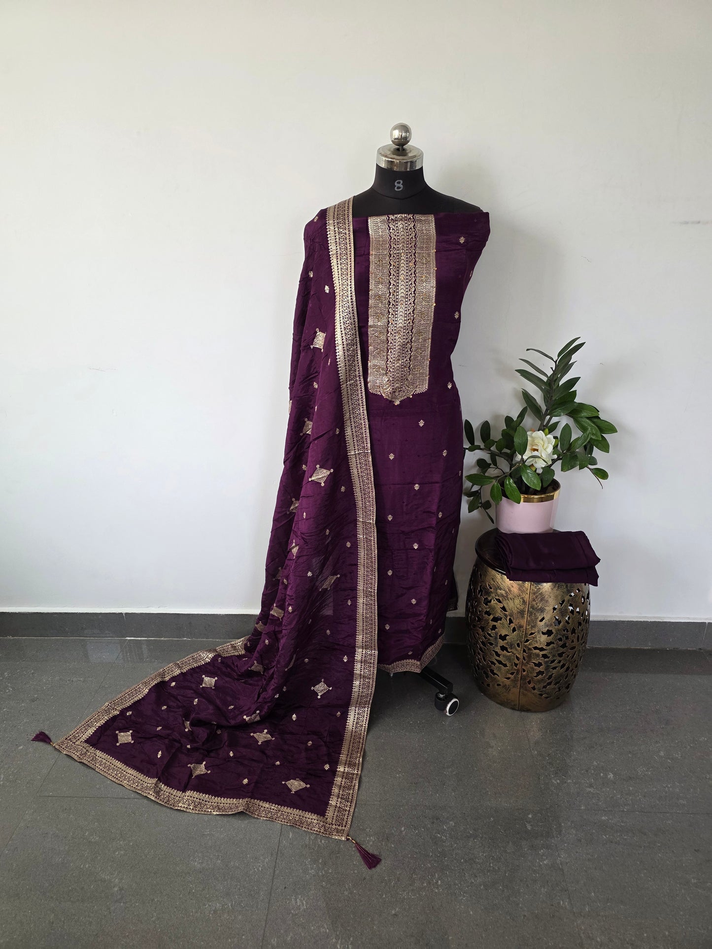 Premium embroidery dola silk set - VM22