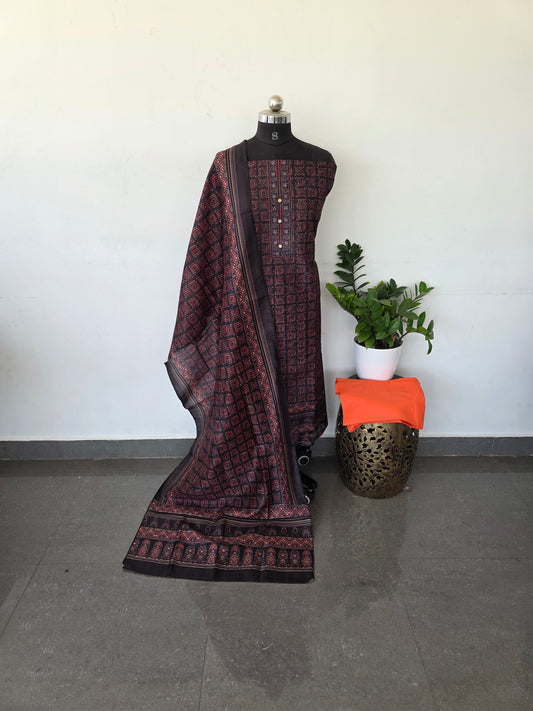 Premium digital hakoba silk set - black with peach colour bottom