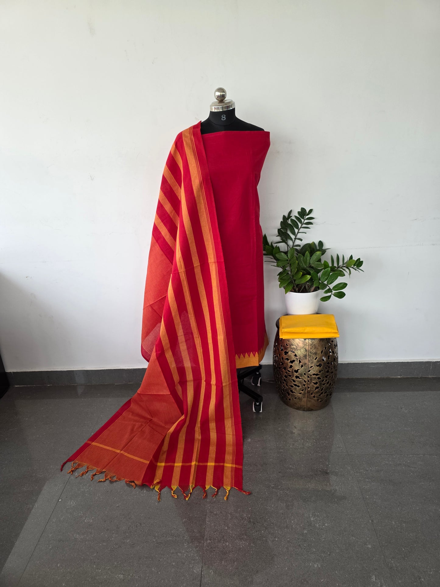 Handloom cotton set with temple border - Red