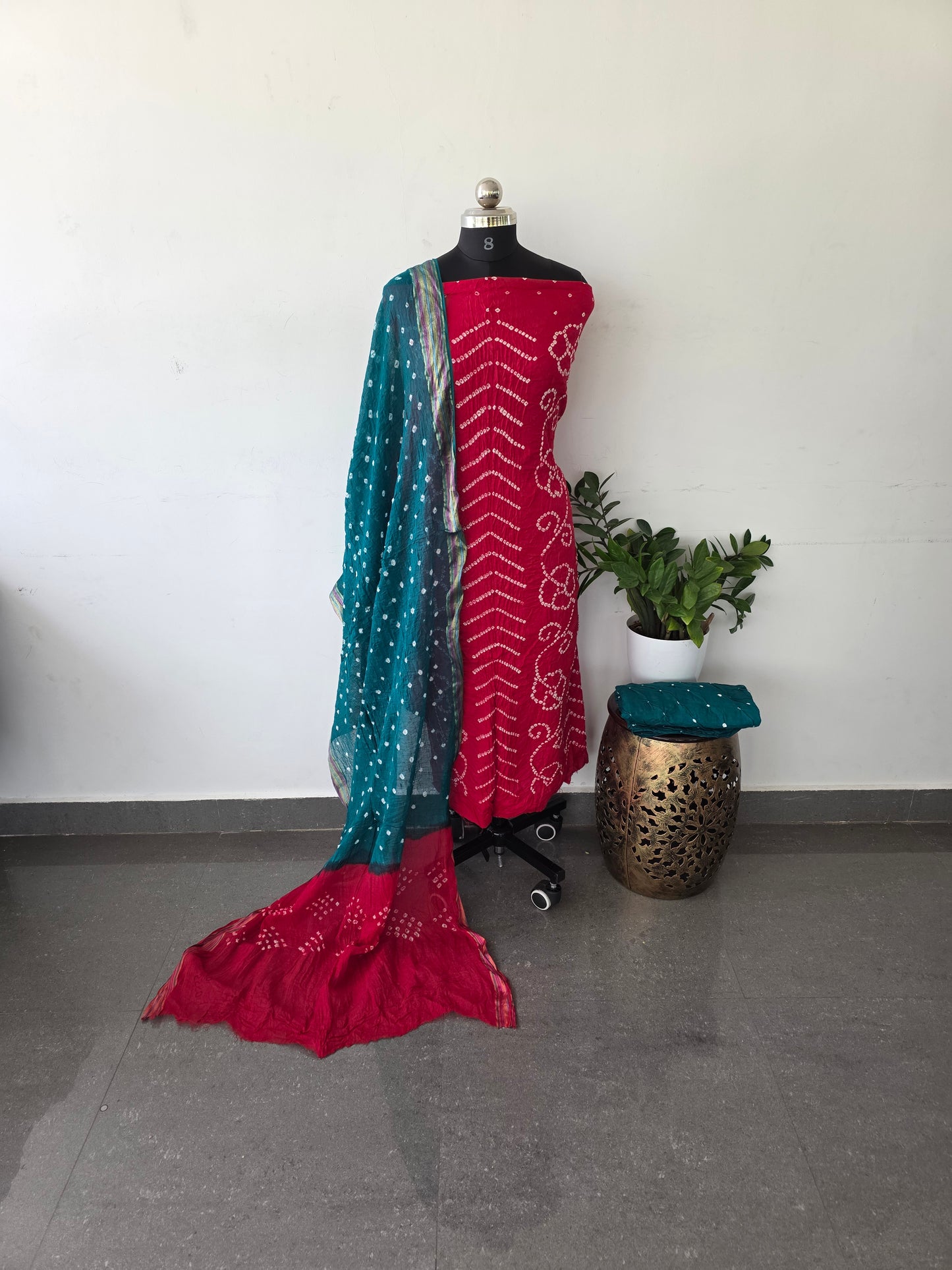 Premium bandhini cotton sets - Red arrow