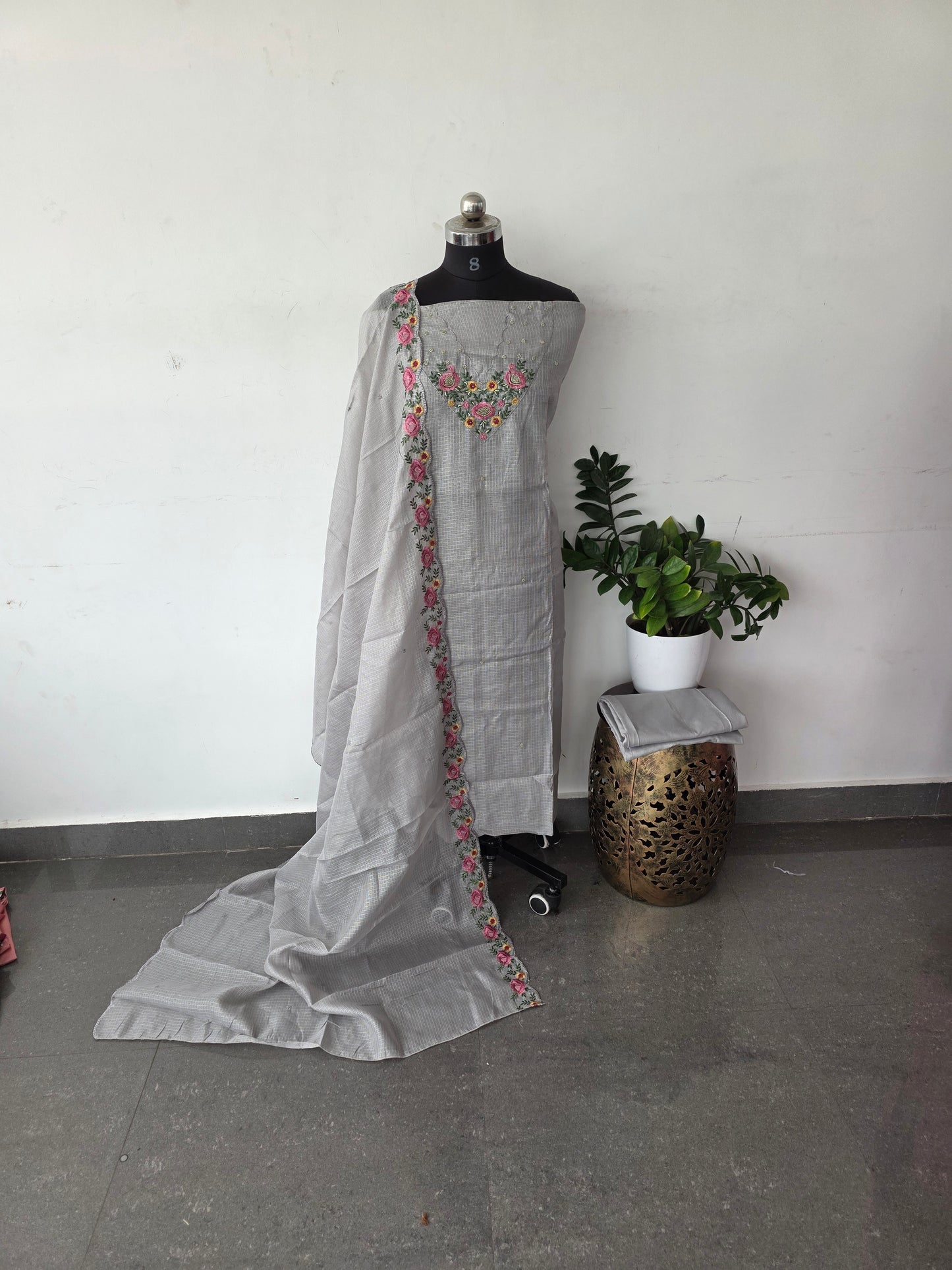 Premium parsley embroidery kota set [ with lining ] set - light gray