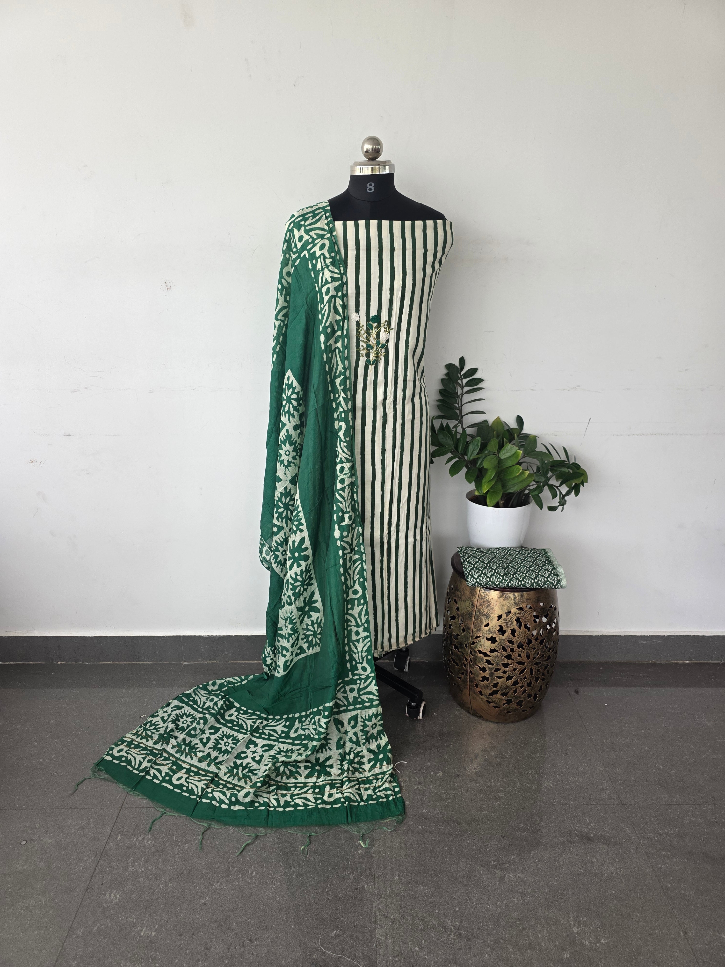 Rayon slub set with batik silk shawl - green