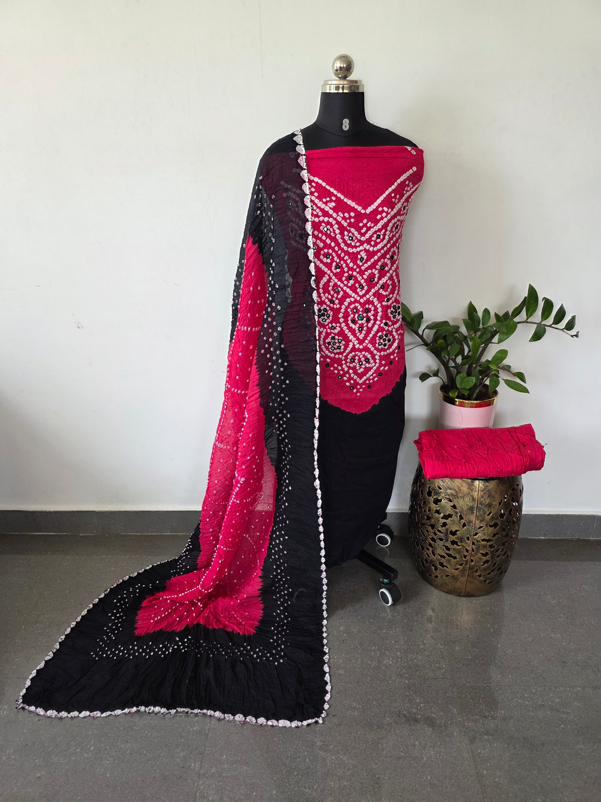 Handcrafted mirror bandhani cotton set -BN220