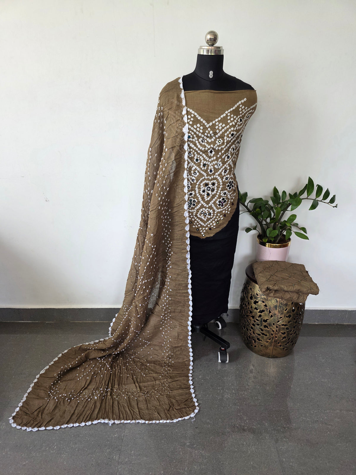 Handcrafted mirror bandhani cotton set -BN222