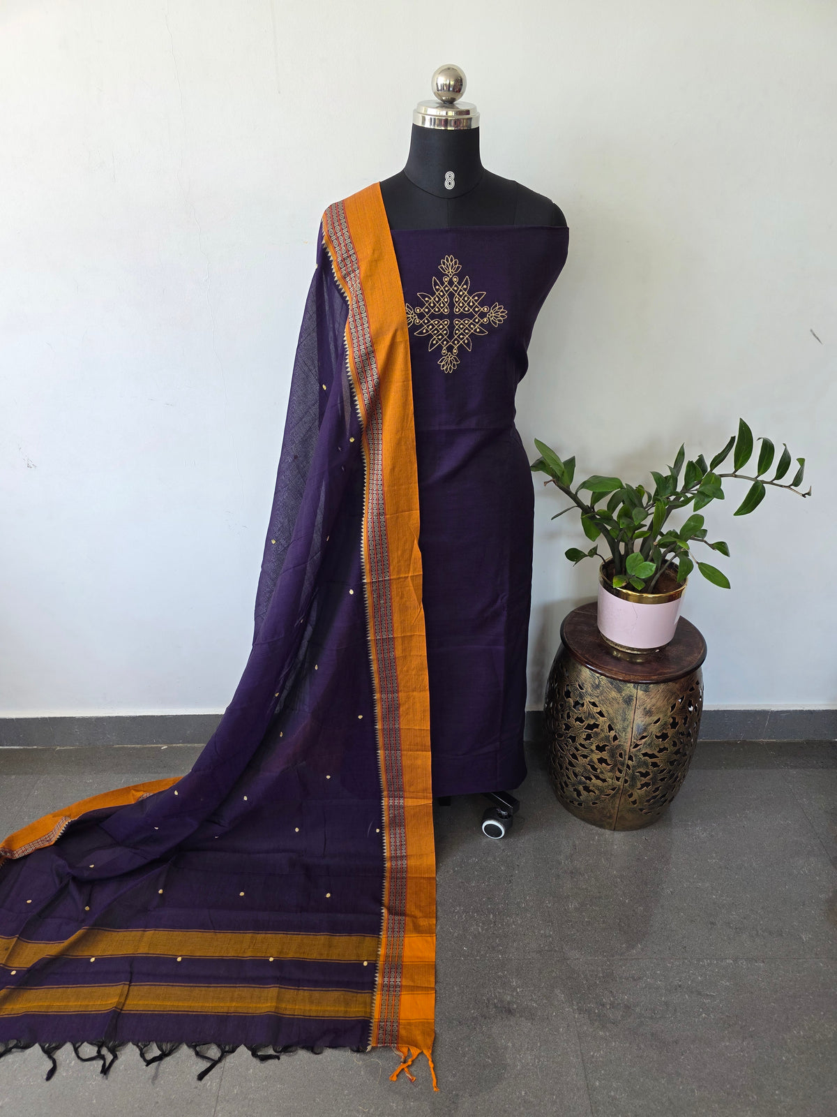 Kolam Embroidery Narayanapet salwar (4.5 mtrs) Top- Kolam Embroidery Narayanapet salwar (4.5 mtrs)

Duppatta- Embroidery Duppatta (2.5 mtrs)(Voilet)-NA796