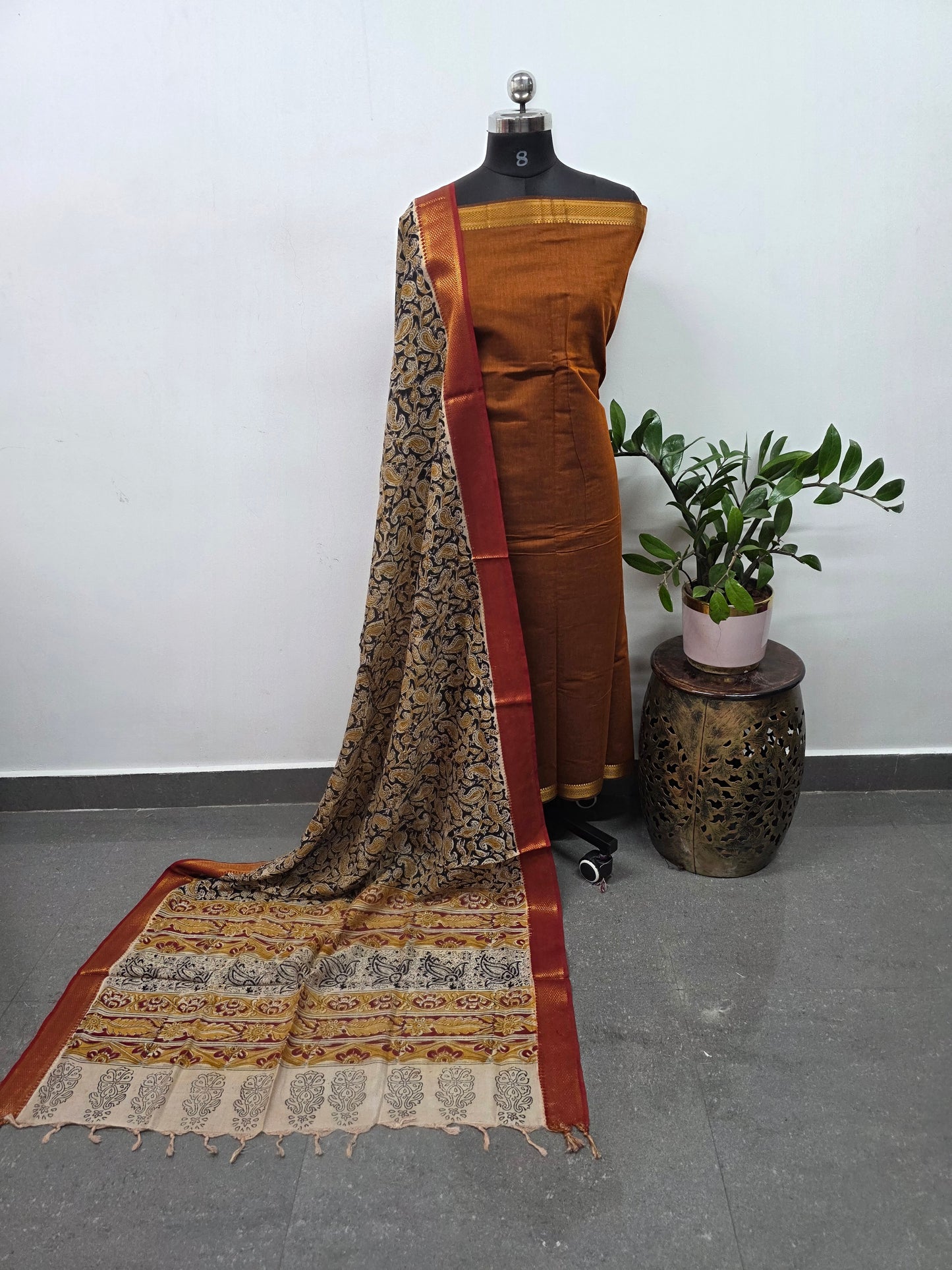 Earth & Loom - Mangalagiri cotton top with handblock  chennuri kalamkari silk shawl - MK24