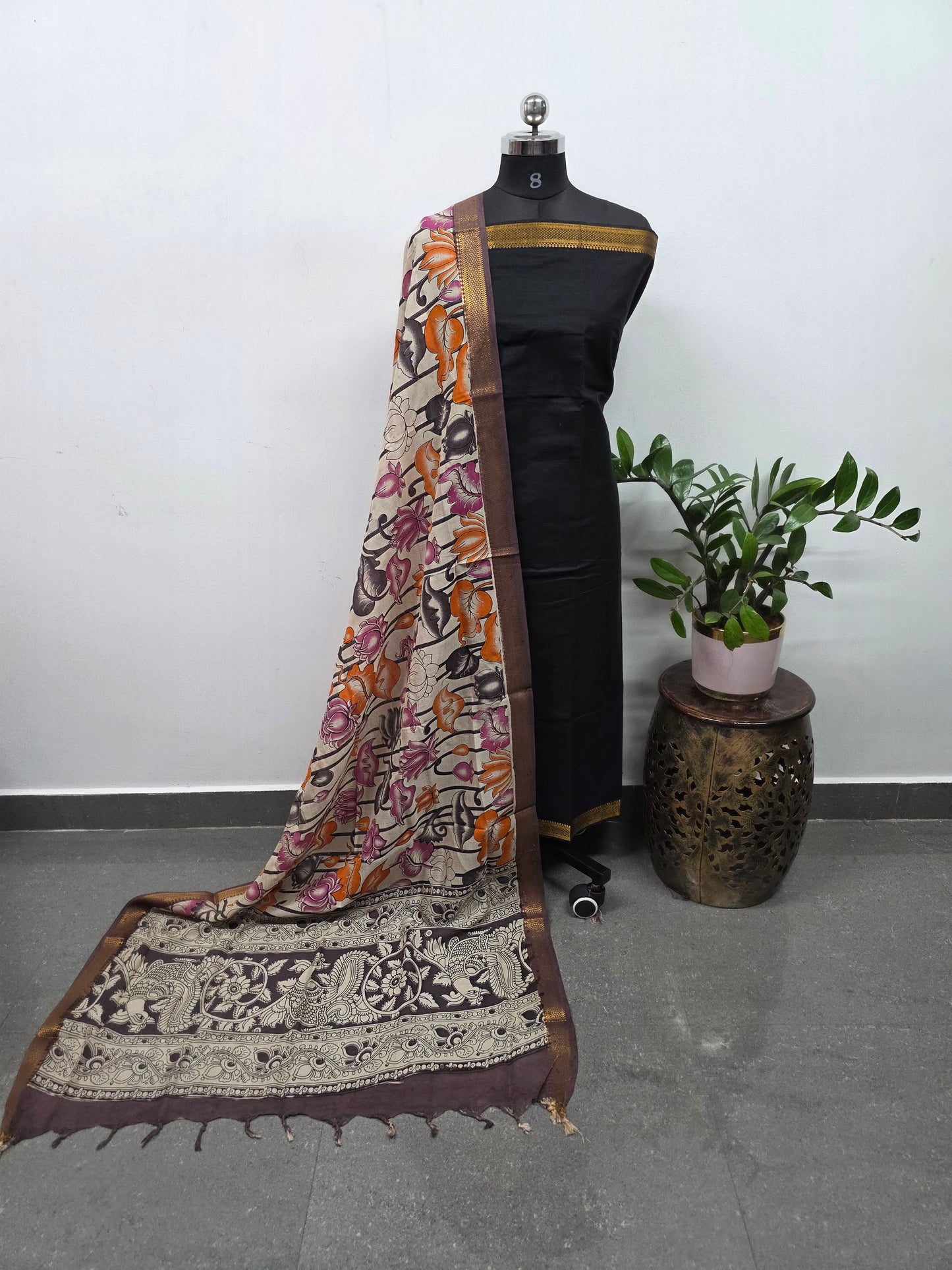 Earth & Loom - Mangalagiri cotton top with chennuri kalamkari silk shawl (black)- MK31