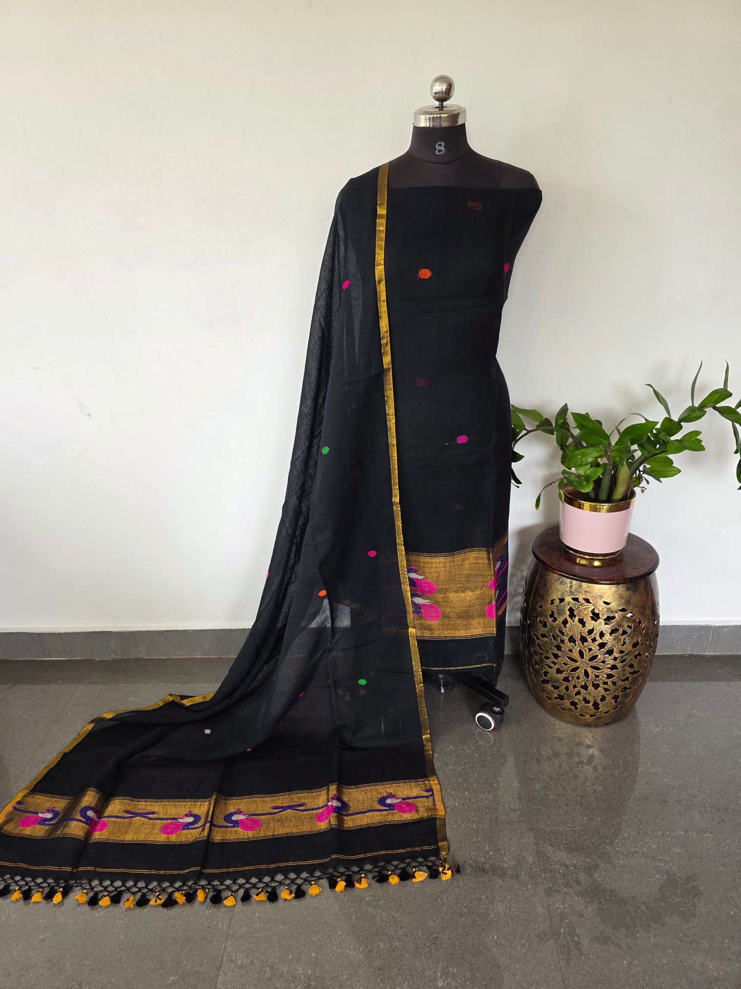 Premium handloom linen Paithani jamdhani set (black)- JMM333