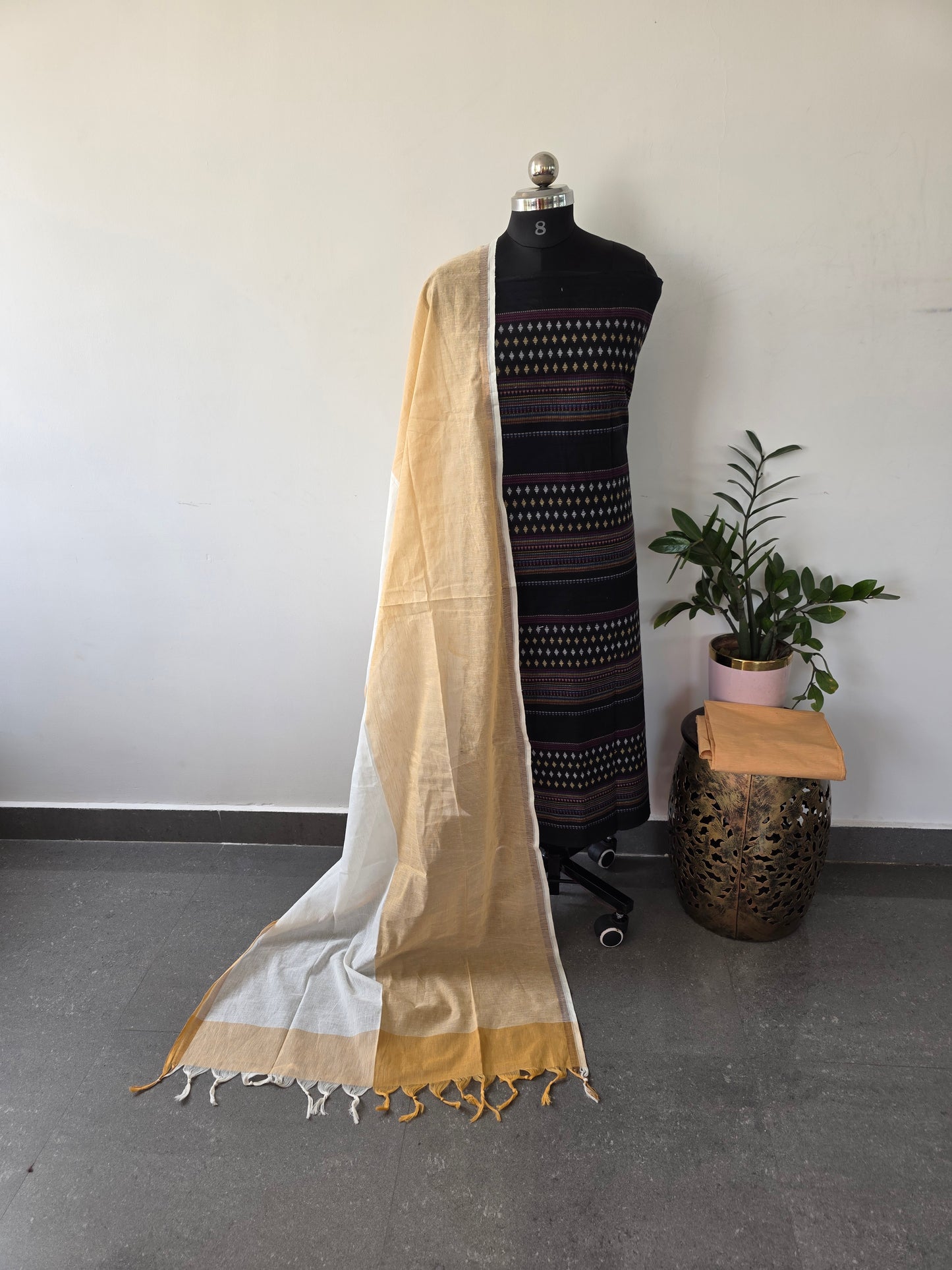 Handloom cotton with jacquard weave set - UN22