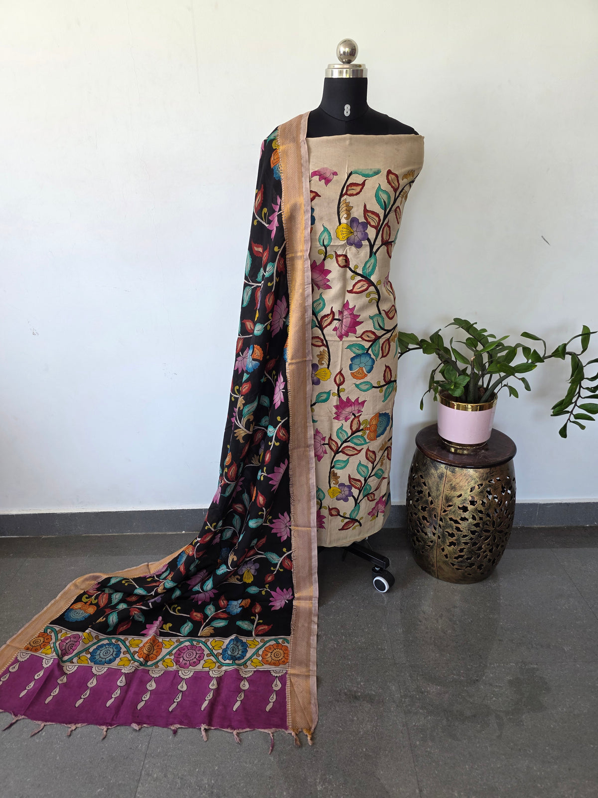 Handcrafted Penkalamkari bangalore silk set -KH238
