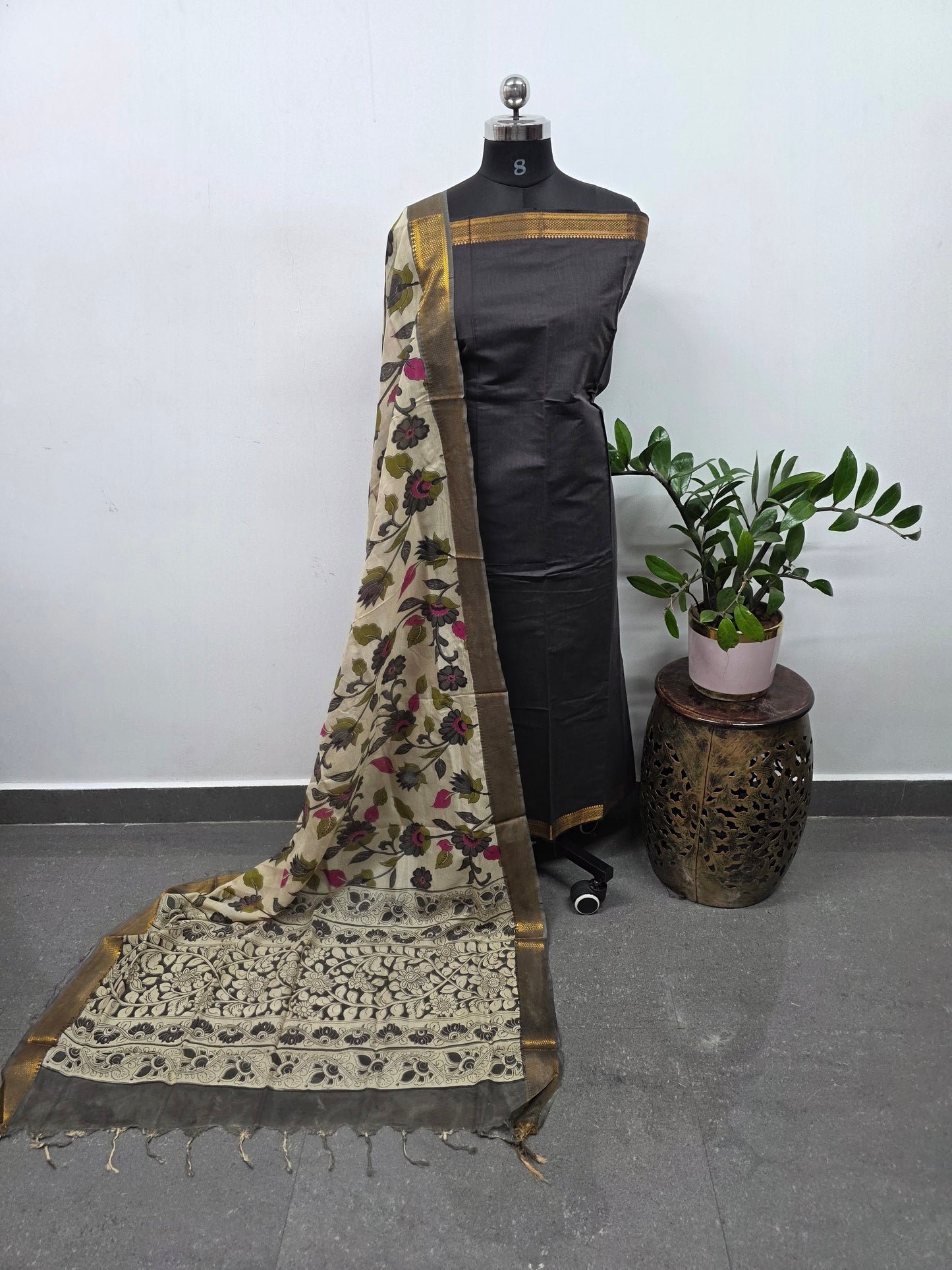 Earth & Loom - Mangalagiri cotton top with chennuri kalamkari silk shawl- MK29