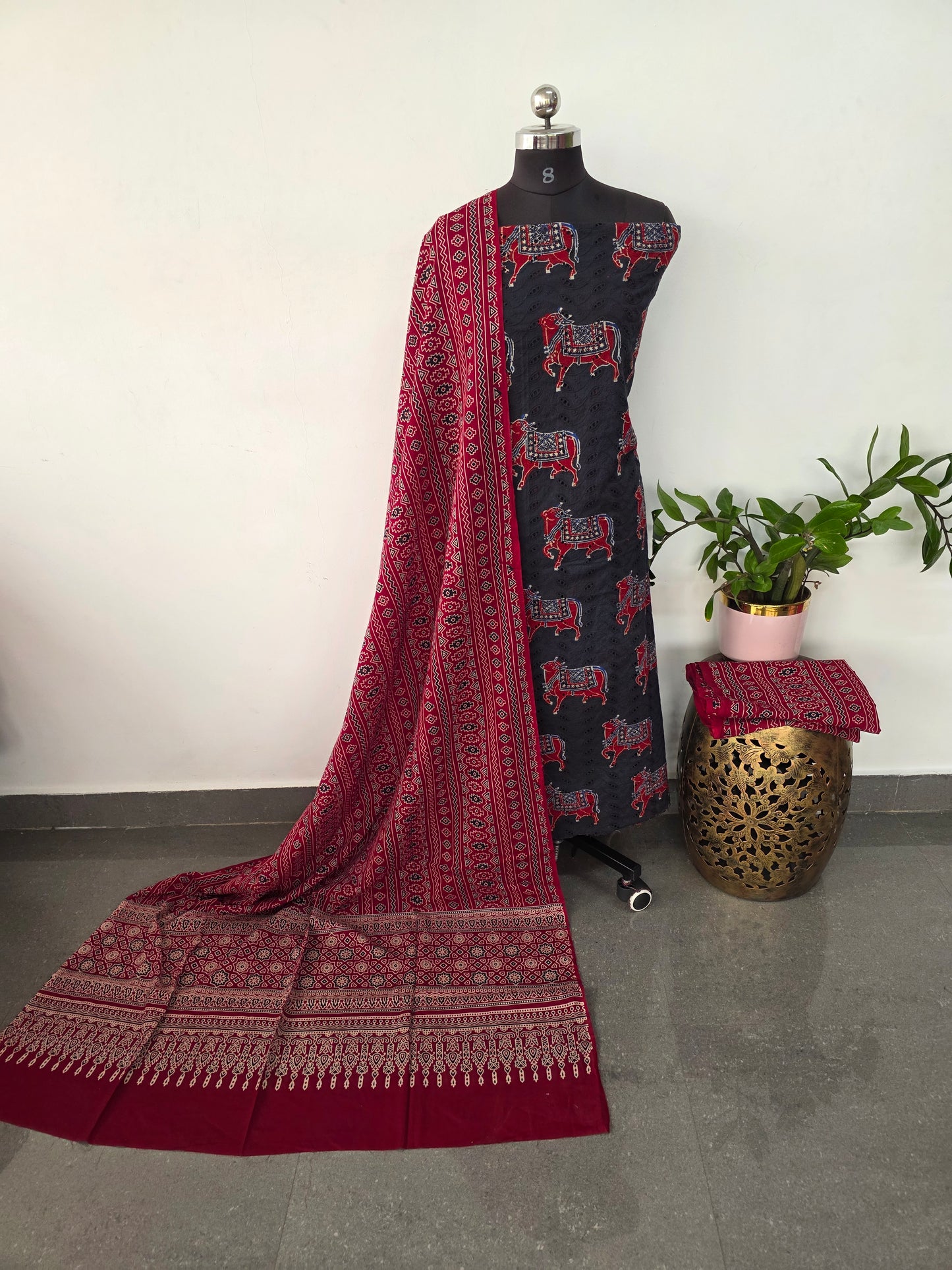 Handcrafted hakoba ajrakh cotton set - HZ113