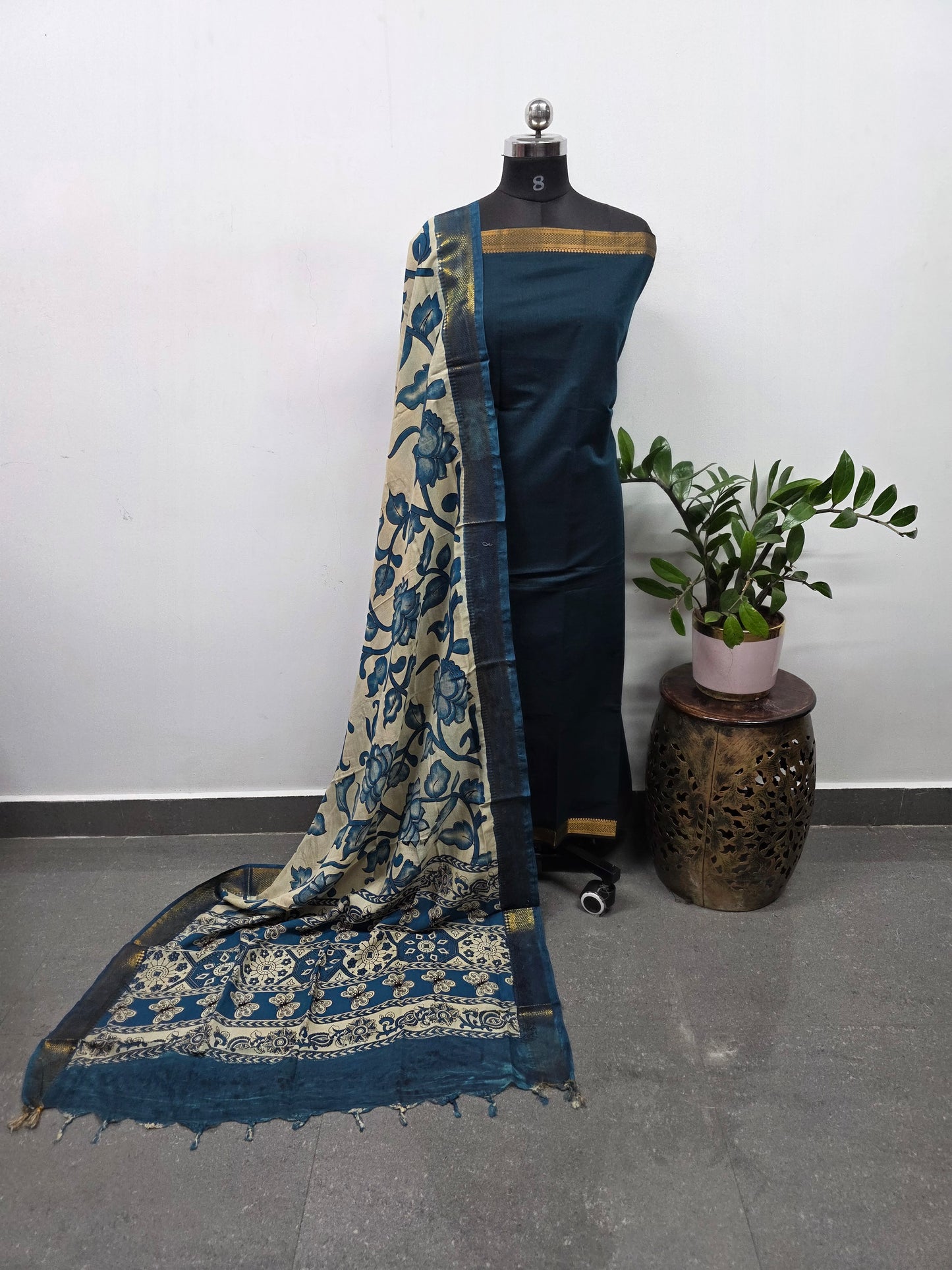Earth & Loom - Mangalagiri cotton top with chennuri kalamkari silk shawl - MK33