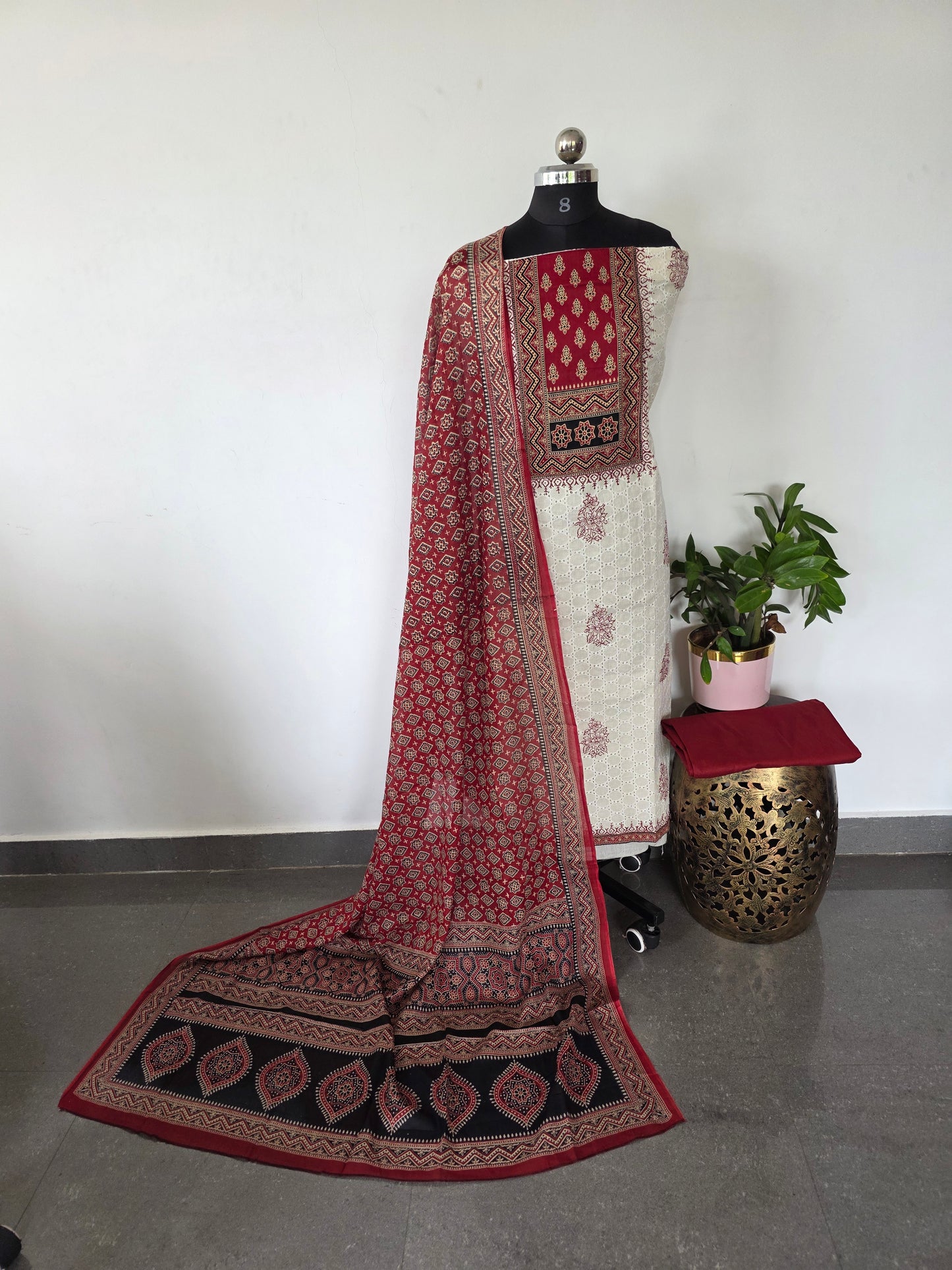 Hakoba cotton set with ajrakh yoke - BA311