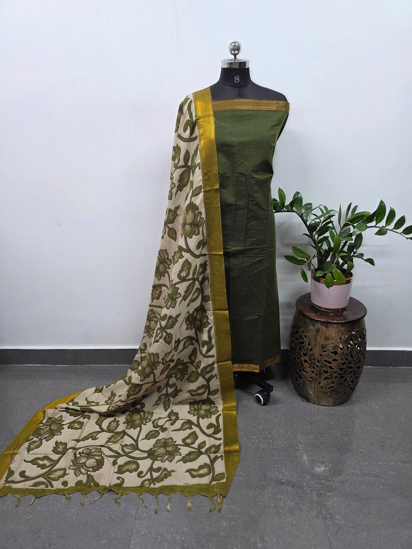 Earth & Loom - Mangalagiri cotton top with chennuri kalamkari silk shawl - MK30