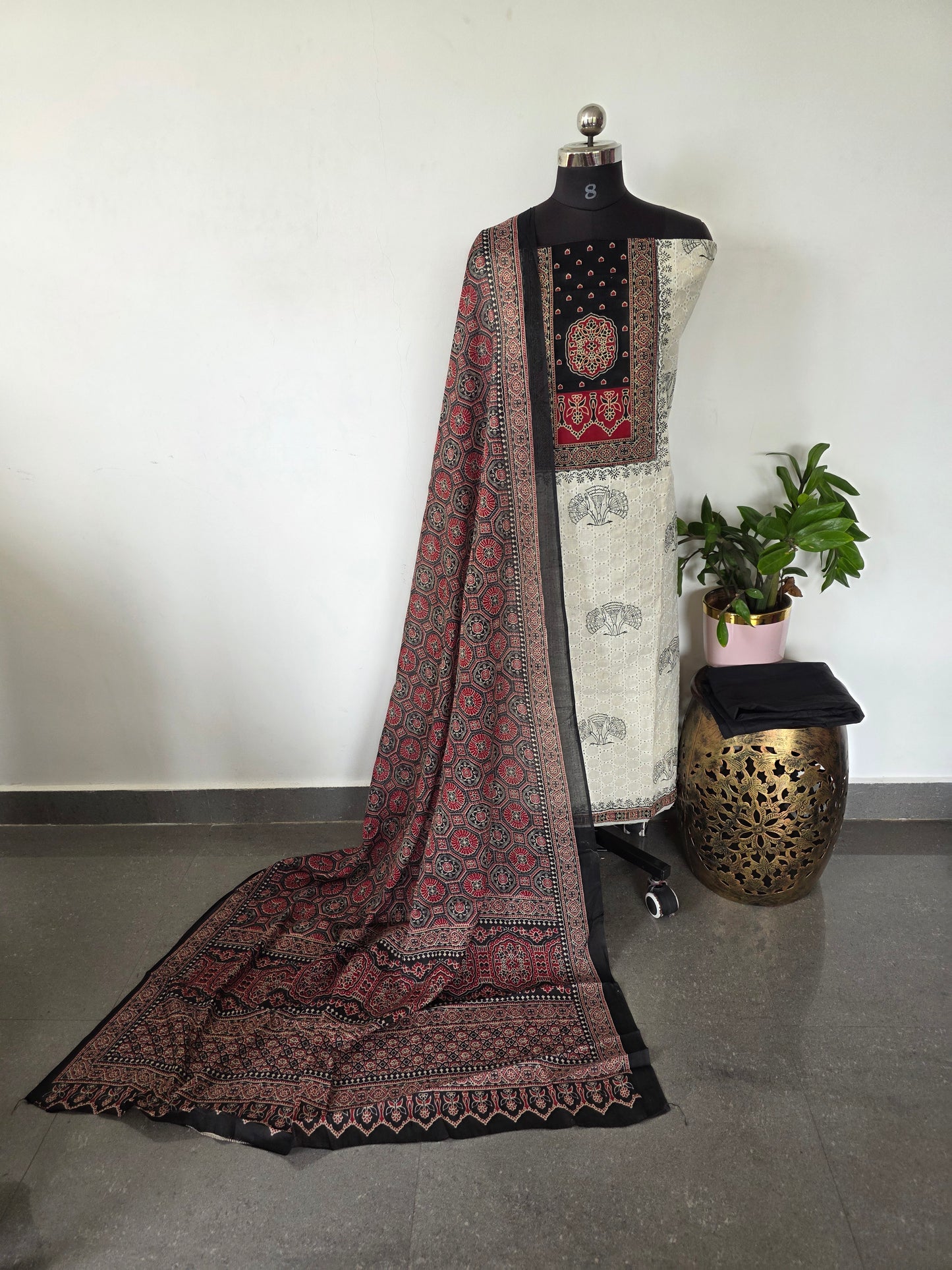 Hakoba cotton set with ajrakh yoke - BA312