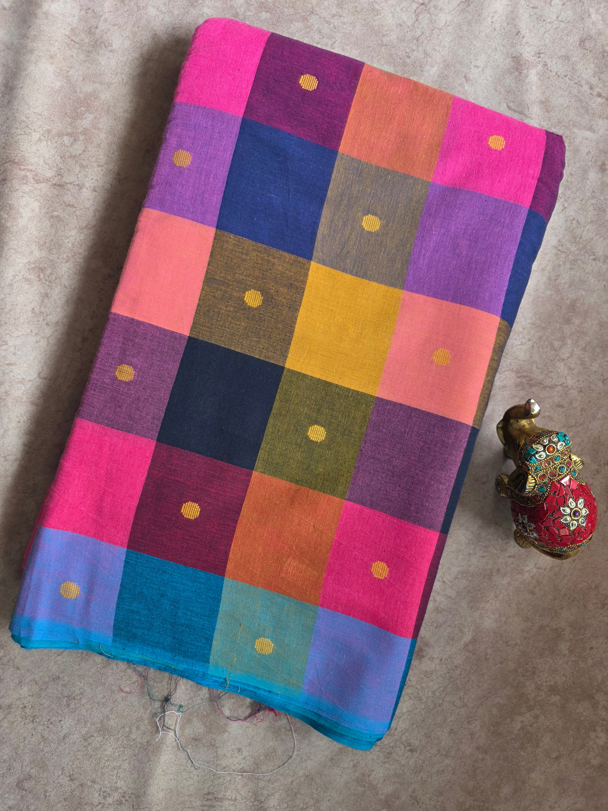 Madras kattam prewashed with butta weave fabric (4 inches*4 inches) -MD153