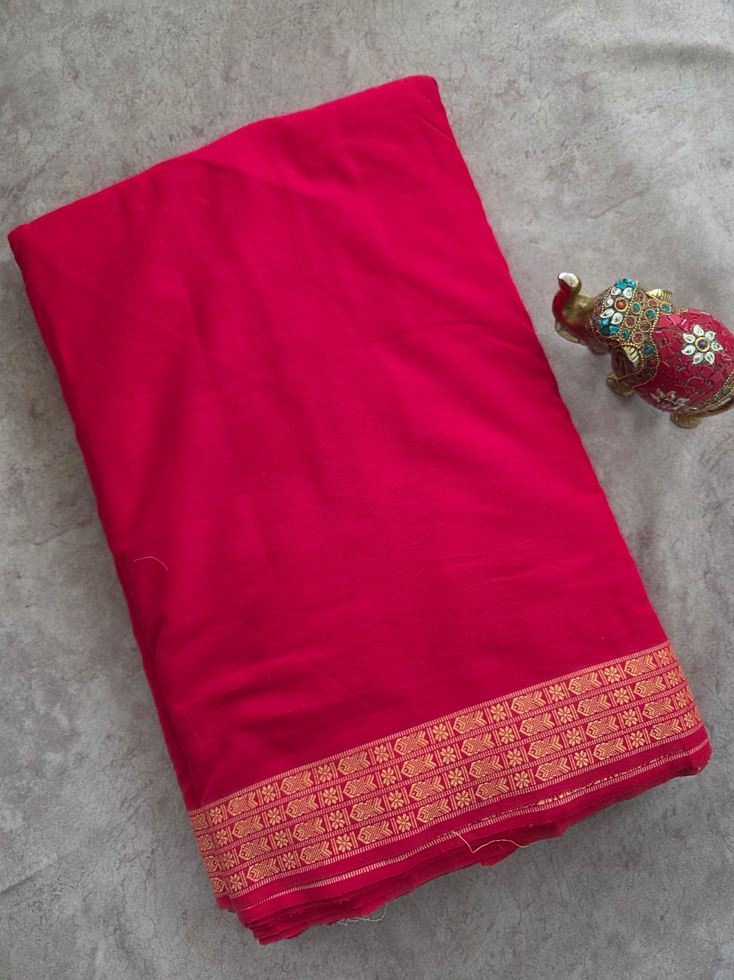 Prewashed South cotton running material with fish border - HRM394